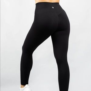 NWOT BUFFBUNNY LIVE LEGGINGS (ONYX, SMALL)